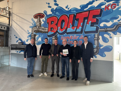 Dei Bolte KG ist seit 70 Jahren fest in der Stadt verwurzelt. Beim EWG-Beusch sprachen (v.l) Edgar Zieschang, Julian Wöstmann, Peter Lüttmann, Georg Bolte, Alexandra Bolte und Ingo Niehaus über das Unternehmen.